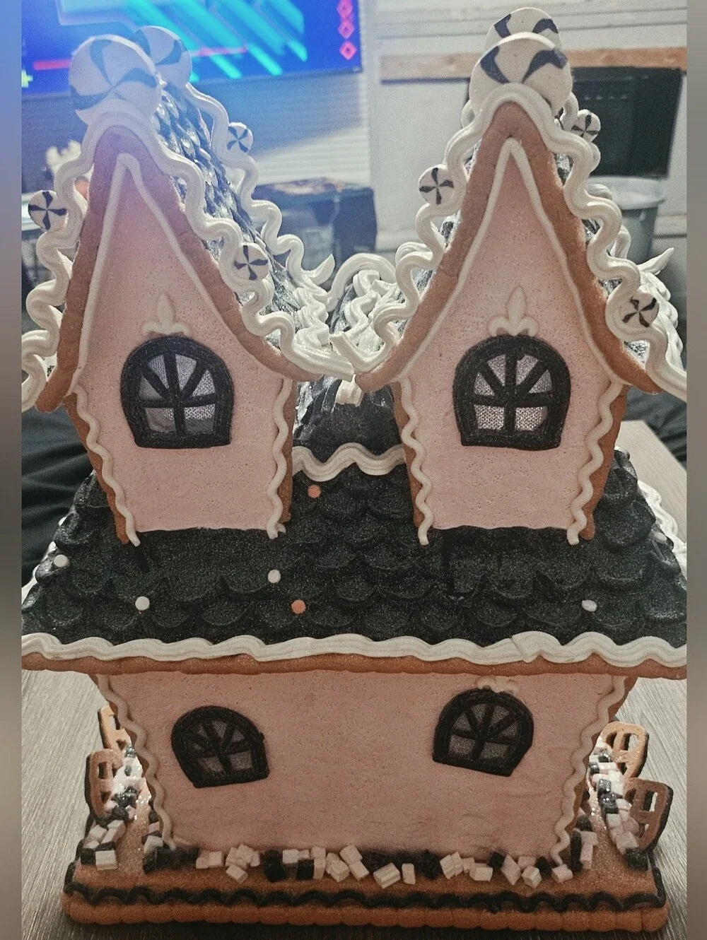 Candy Corn Lane Pastel LED Gingerbread Halloween House Lights Up and works! 16